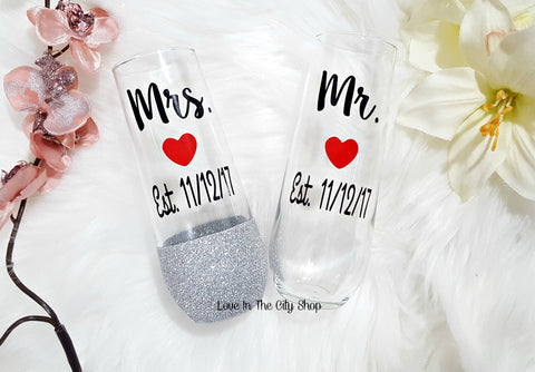 Bride and Groom Stemless Champagne Flutes - love-in-the-city-shop